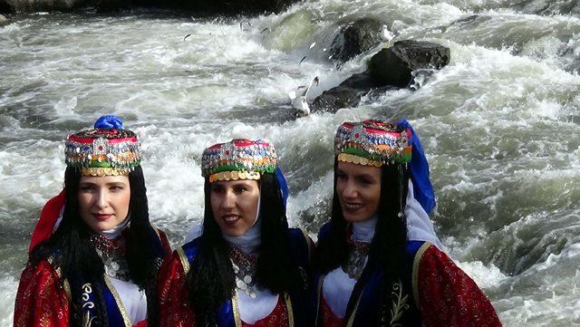 Erciş'te İnci Kefali Festivali renkli görüntülerle başladı