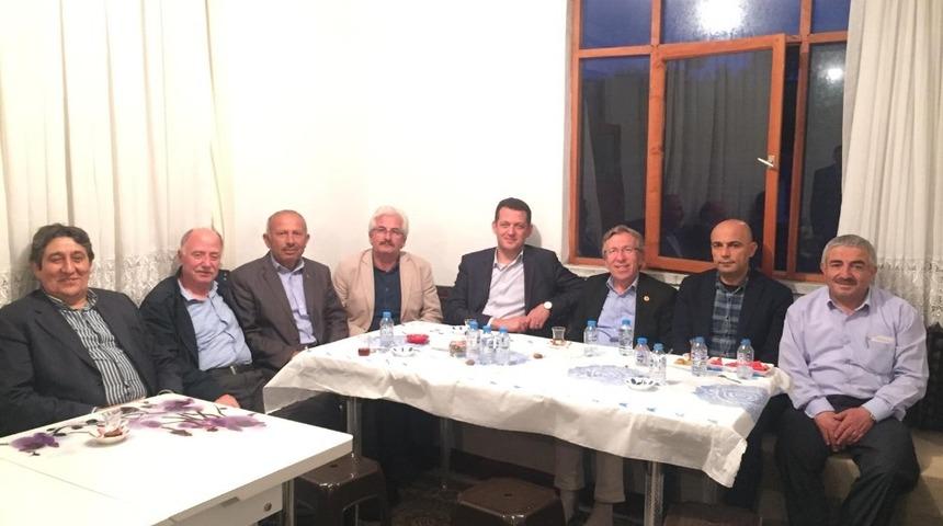 Kaymakam &Uuml;rkmezer Karapınar K&ouml;y&uuml;nde iftara katıldı
