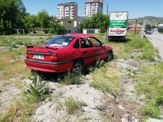 Virajı alamayan araç takla attı: 3 Yaralı