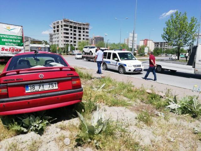 Virajı alamayan araç takla attı: 3 Yaralı