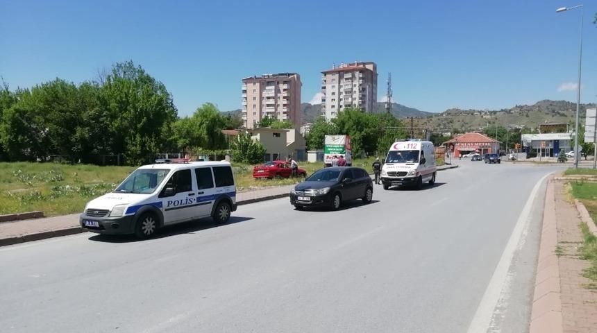 Virajı alamayan ara&ccedil; takla attı: 3 Yaralı