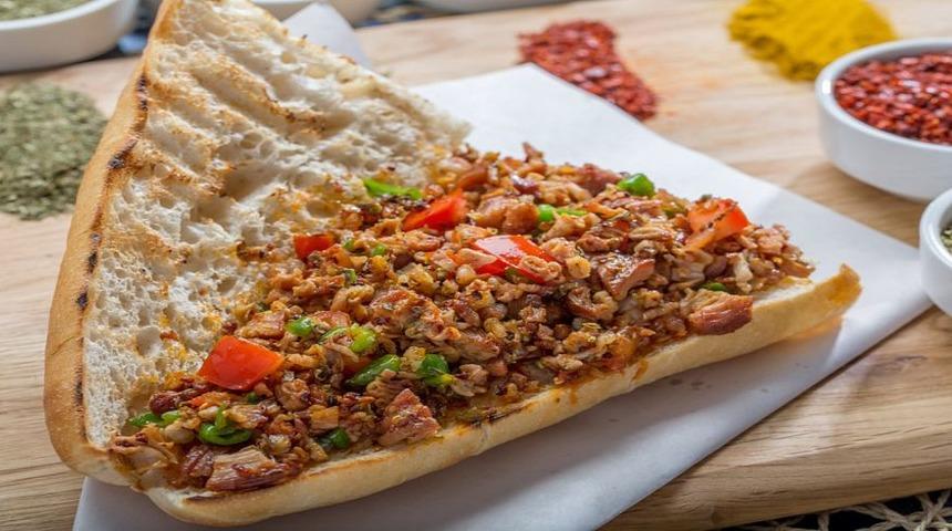 Kılıçlar Çekiliyor: İstanbul Kokoreci Vs. İzmir Kokoreci