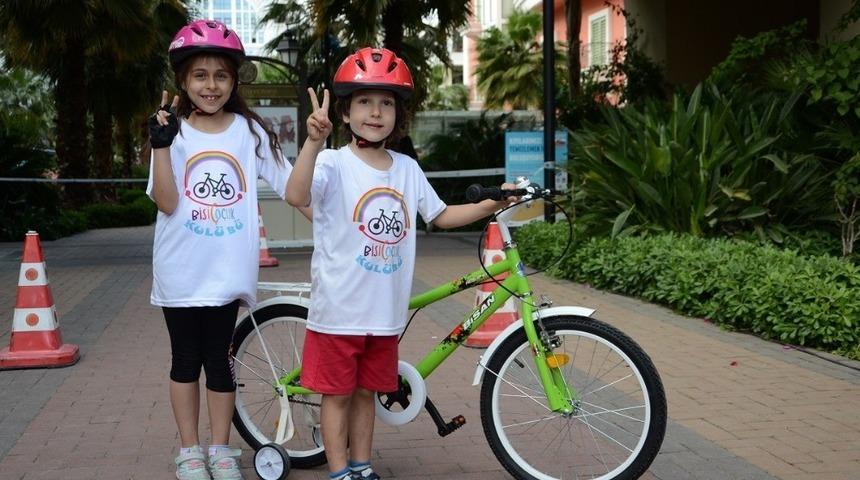 Küçük sporcuların bisiklet yarışı heyecanı