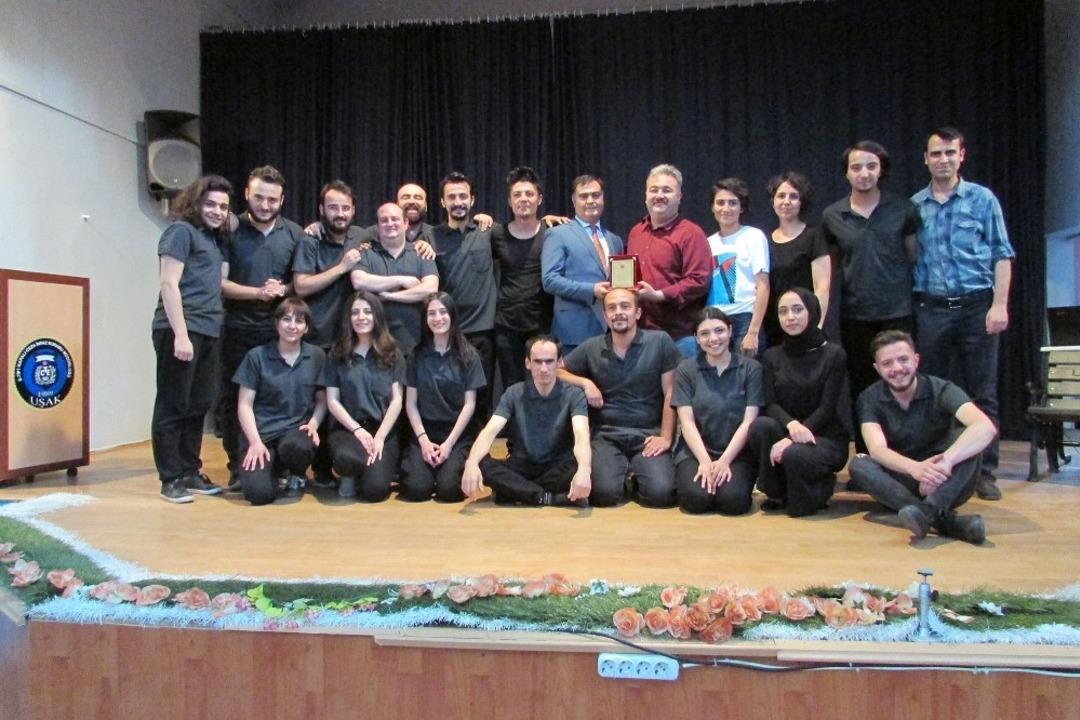 &ldquo;Beni Siz Delirttiniz&rdquo; oyununa h&uuml;k&uuml;ml&uuml; ve tutuklulardan tam not