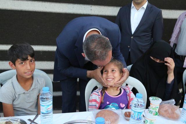 Kuş, yetim ve öksüz çocuklarla iftarda bir araya geldi