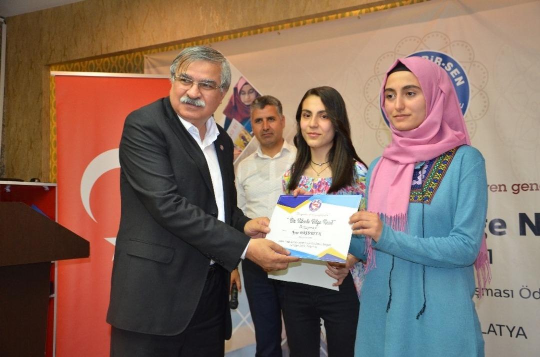 &lsquo;Bir bilenle bilge nesil&rsquo; projesinde &ouml;d&uuml;ller verildi