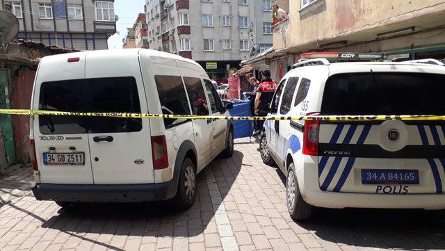 Zeytinburnu'nda bir kişi otomobilinde ölü bulundu