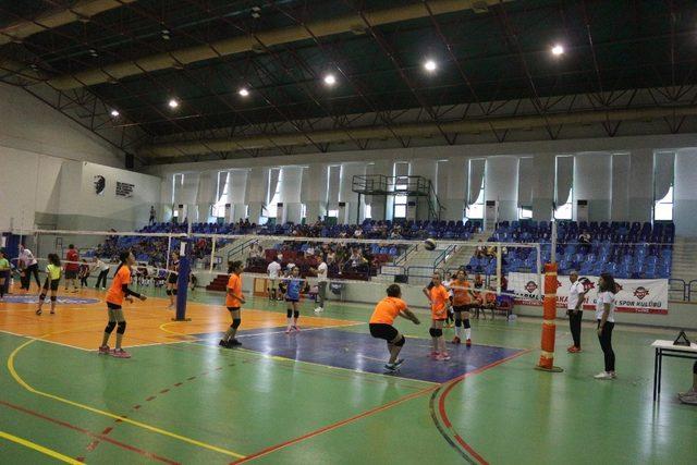 Marmaris’te “Mini Voleybol Şenliği” yapıldı