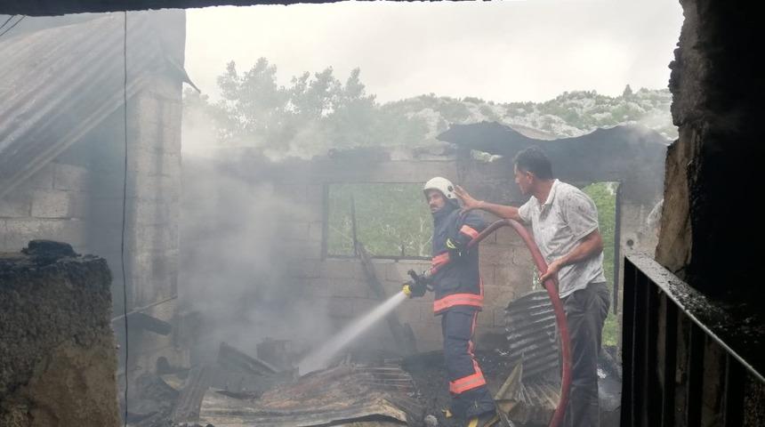 Mersin’de çiftlik evinde çıkan yangın korkuttu