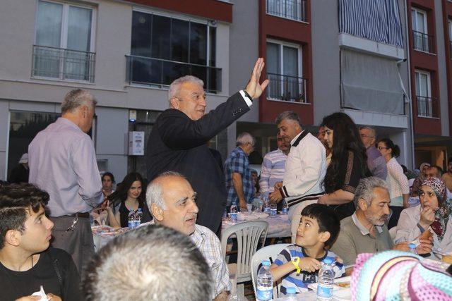 Efeler Belediyesinin iftar buluşmaları İstiklal ’de devam etti
