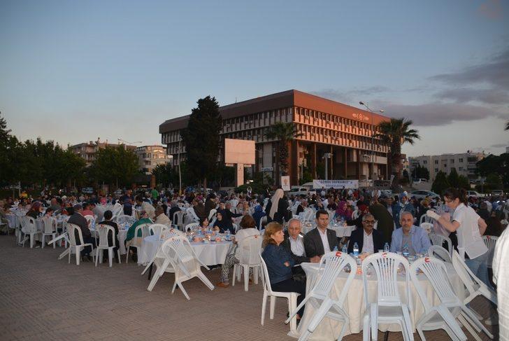 Aliağa’da ’Gönül Sofrası’ iftarı G2