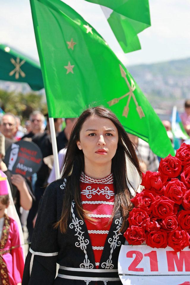 Çerkez sürgünü için denize karanfil bıraktılar