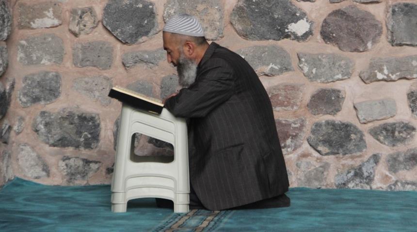 Kayseri&rsquo;de 60 kişi itikafa girdi