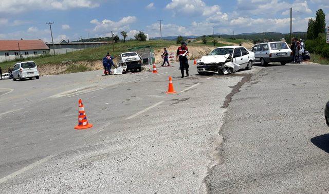 Kazada sürücü ve eşi öldü, gelinleri yaralandı