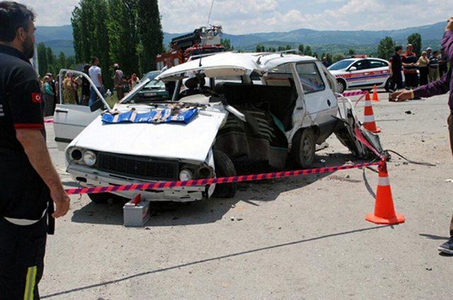 Kazada sürücü ve eşi öldü, gelinleri yaralandı