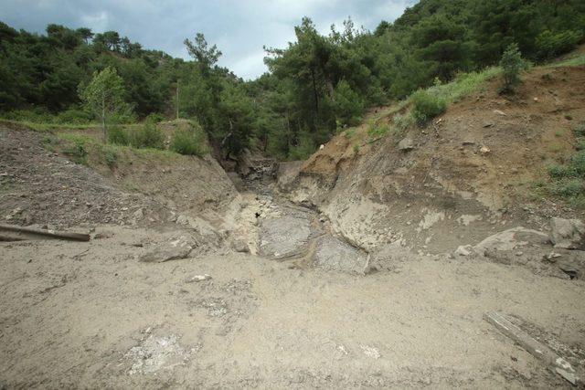 Vali Varol taşkın ve heyelan bölgesini inceledi