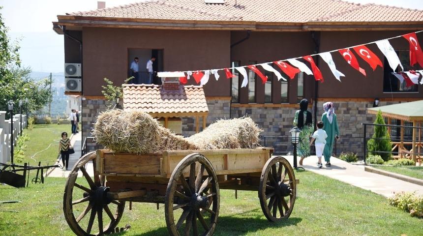 &Uuml;niversite &ouml;ğrencileri k&ouml;y m&uuml;zesini ziyaret etti