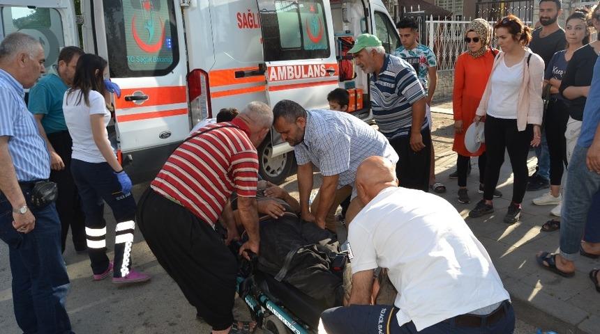 Otomobilin &ccedil;arptığı yaya yaralandı
