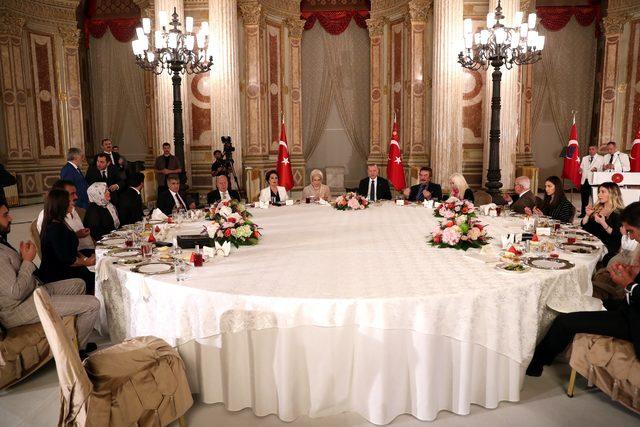Cumhurbaşkanı Erdoğan, sanatçı ve sporcularla iftar programında buluştu//Ek fotoğraflarla