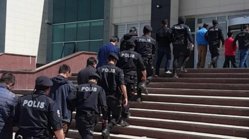 Kars&rsquo;ta FET&Ouml;&rsquo;den 5 r&uuml;tbeli asker tutuklandı