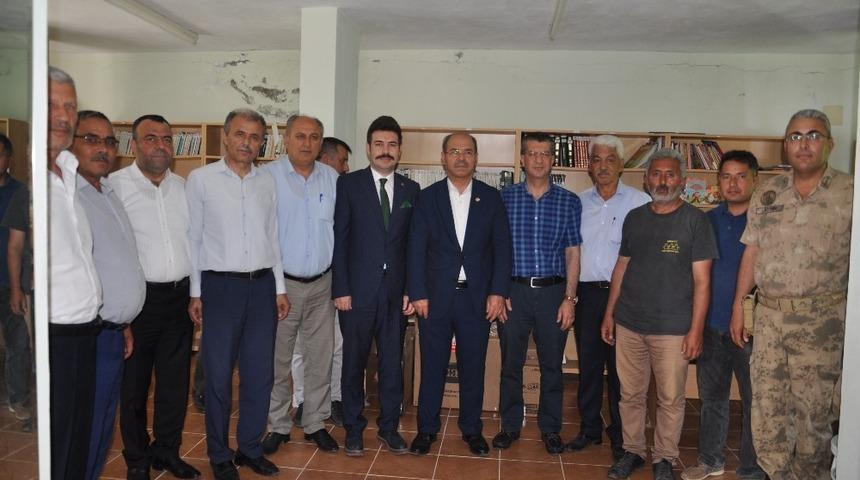 Sumbas&rsquo;ta k&uuml;t&uuml;phaneye kitap ve bilgisayar desteği