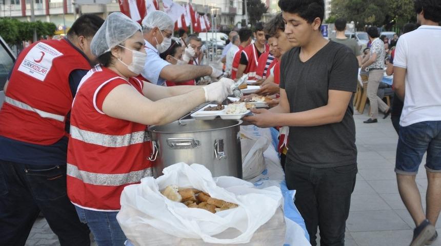 Kızılay Payas&rsquo;ta iftar yemeği verdi
