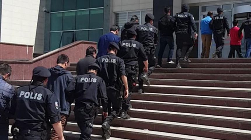 Kars’ta FETÖ’den 5 rütbeli asker tutuklandı