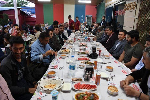 Başkan Asya, basın mensuplarıyla iftar yaptı