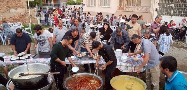 Mahalle halkından örnek dayanışma