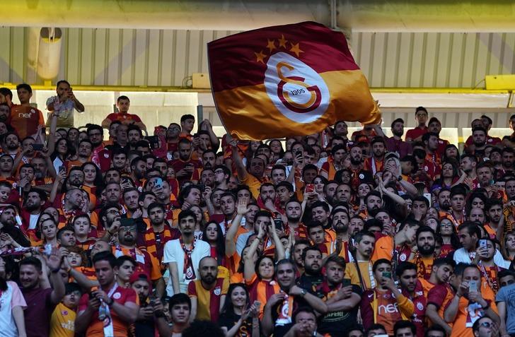 Galatasaray’ın Spor Toto Süper Lig’de kazandığı 22. şampiyonluk büyük bir coşkuyla kutlandı. 