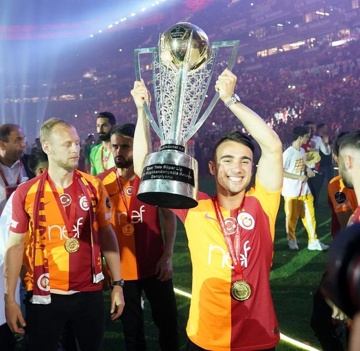 Diagne'nin teknik direktör Fatih Terim'den Sivasspor maçı öncesinde izin aldığı ve bu yüzden kutlamalara katılmadığı öğrenildi.