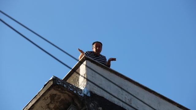 Yer: Kadıköy! Havalı tüfekle çatıya çıktı, polisi harekete geçirdi