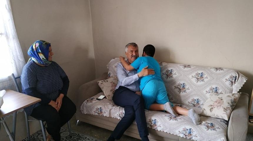 Otizmli Necdet&rsquo;in ablası mesaj attı, Başkan Karalar ziyarete gitti