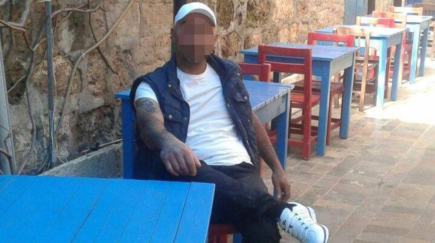 'Bizde ispiyonculuğun sonu budur' diyerek arkadaşının kulağını kesti