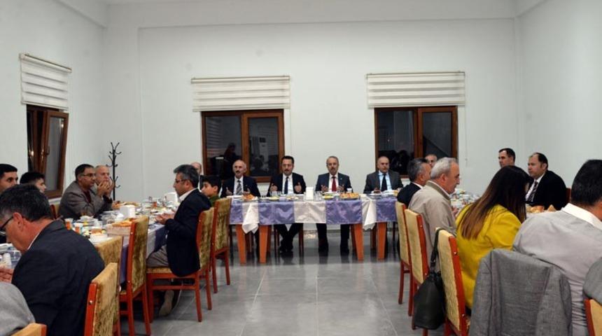 Vali Şent&uuml;rk, kaymakam ve il idare şube başkanlarıyla iftarda buluştu