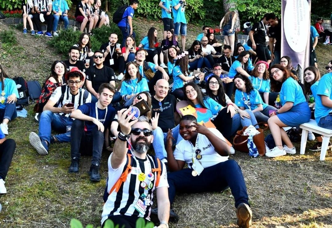 Başkan Soyer, gen&ccedil; mucitleri Başkanlık Konutu&rsquo;nda ağırladı