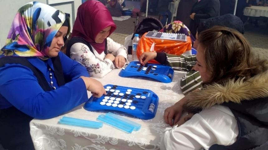&Ouml;ğretmen ve &ouml;ğrencilerden velilere "zeka oyunları" kursu