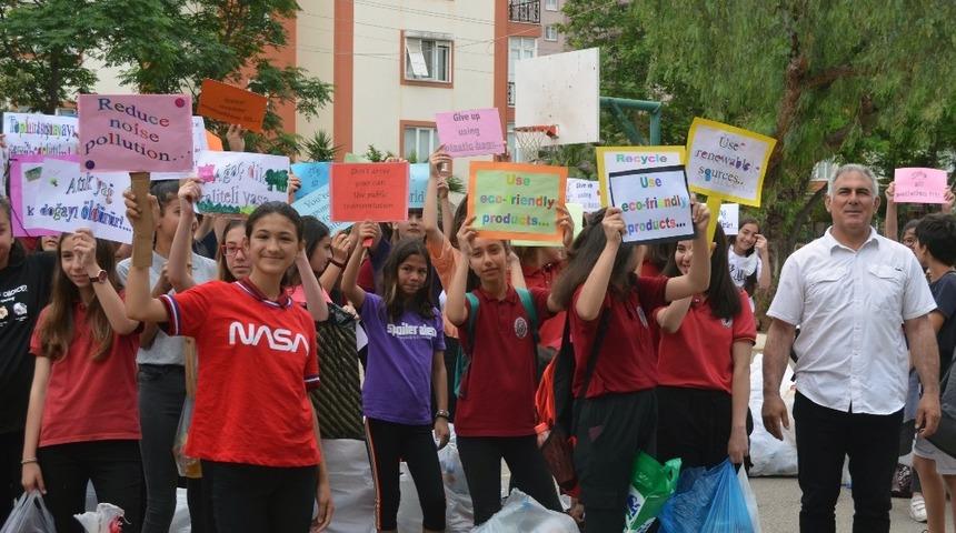 Atıkları toplayarak çevreye katkı sağladılar