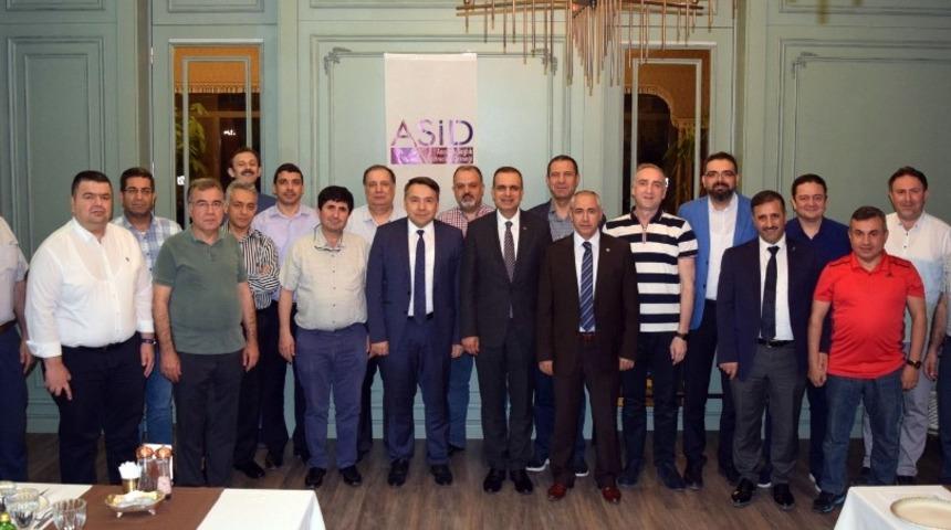 Sağlık sekt&ouml;r&uuml; y&ouml;neticileri ASİD&rsquo;in iftarında bir araya geldi