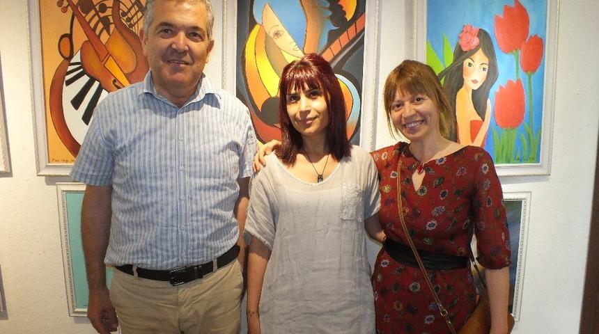 Yeni a&ccedil;ılan okuldan ilk sergi