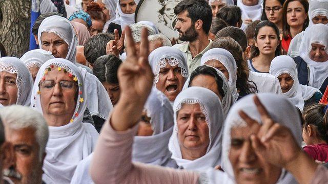 Diyarbakır'da 24 Mayıs'ta, açlık grevide olanlar için destek gösterisi düzenlendi.