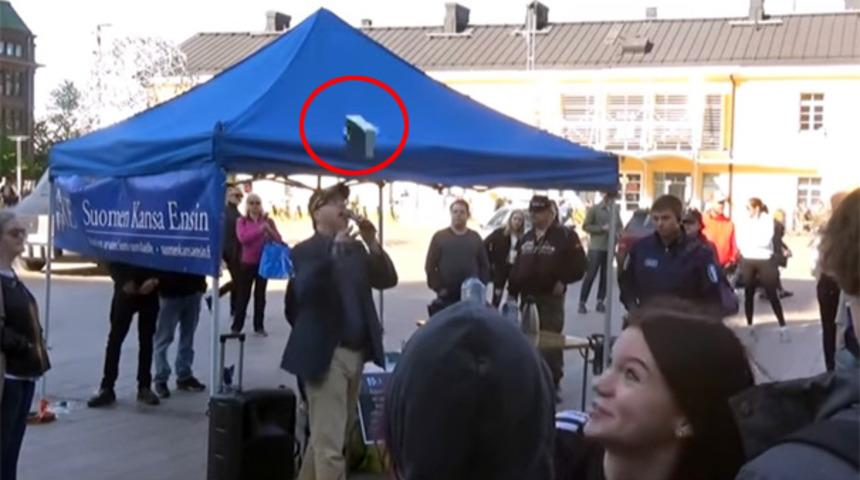 Finlandiya'da skandal olay! Kuran-ı Kerim'i yırtıp yere attı