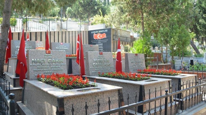 Şehitlikler &ccedil;i&ccedil;eklendiriliyor