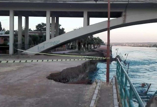 Birecik'te Fırat Nehri kıyısındaki yol çöktü