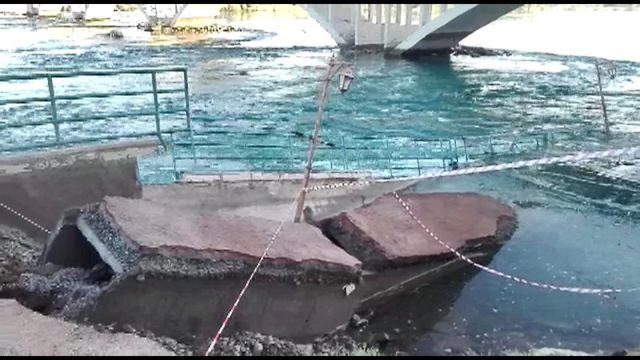 Birecik'te Fırat Nehri kıyısındaki yol çöktü