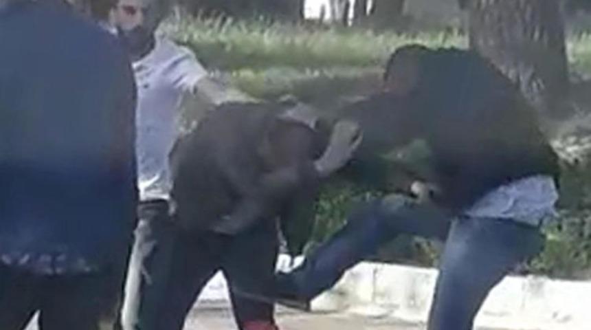 'Neden fotoğrafımı çekiyorsun' diye bağırınca, fotoğrafı çeken kişiyi darp ettiler