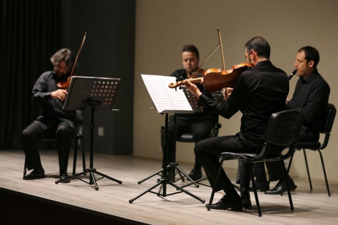 &Ccedil;ağdaş Sanatlar Galerisinde &rsquo;Oda M&uuml;ziği&rsquo; ziyafeti s&uuml;r&uuml;yor