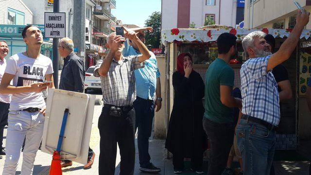 İtfaiyeci, yavru kediler için seferber oldu