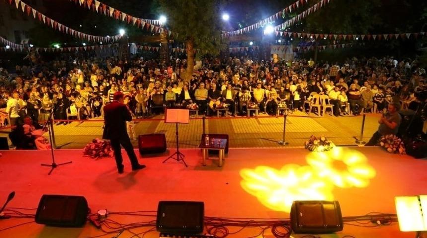 Onur Sarıg&uuml;l hayranlarıyla buluştu