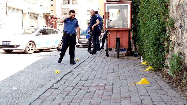 Balat’ta silahlı kavga: 3 yaralı